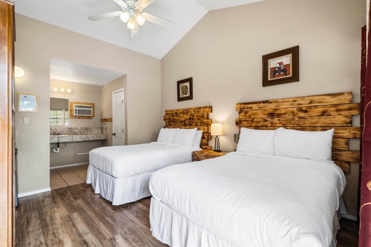 The Claire Hotel Canyon Lake Luaran gambar
