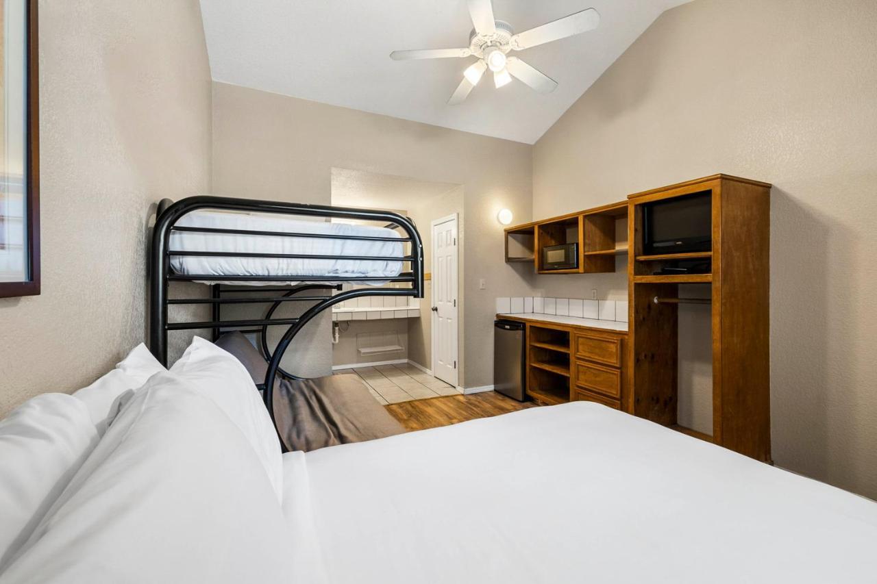 The Claire Hotel Canyon Lake Luaran gambar